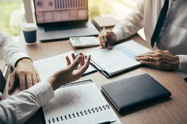 法律法规是实施的什么